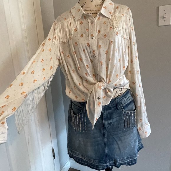 Distressed jean skirt w/bling fringe - Picture 3 of 4